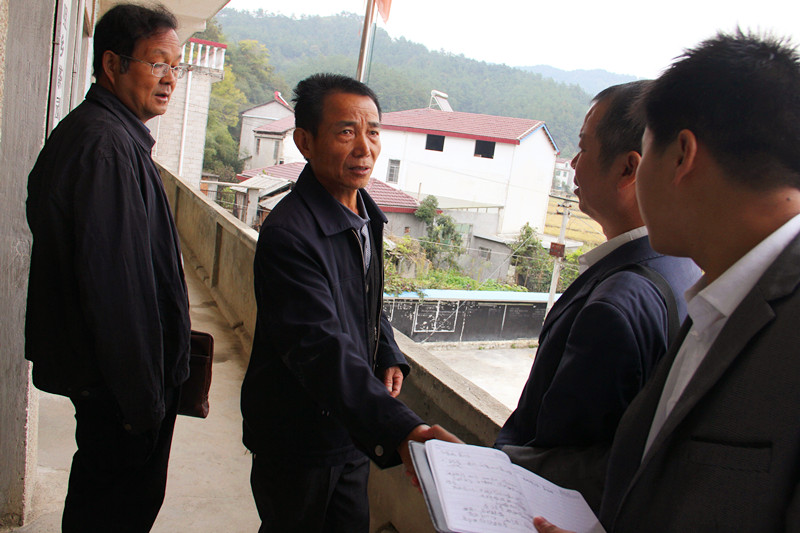 方家咀乡茶园畈村村委欢迎我院干警