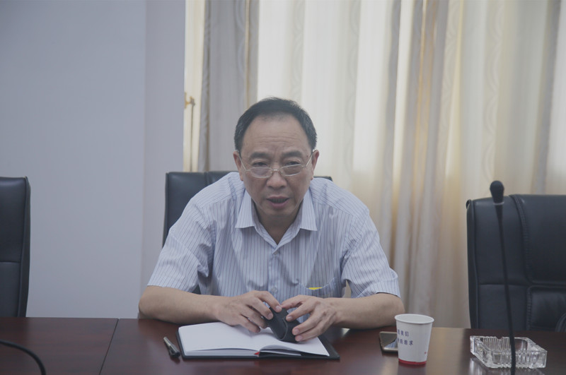 市中院党组成员梅国雄对英山法院落实“一创两化”工作提出要求.jpg