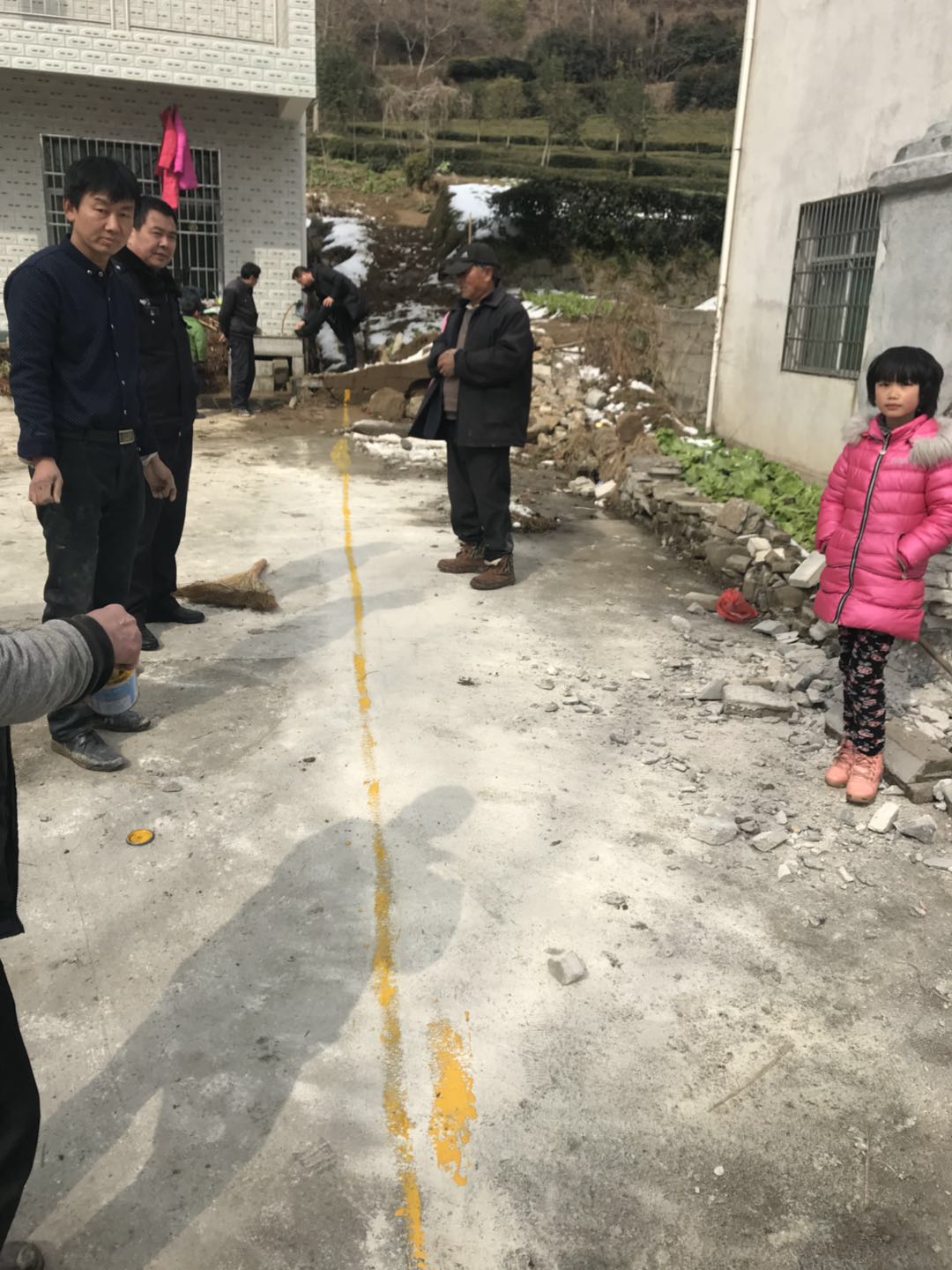 执行干警划分道路.jpg